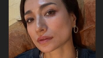 佐田真由美「首根っこつかみ…」娘によるワイルドすぎるメイク風景を公開！豪快ながらも洗練された仕上がりに「上手過ぎる！」