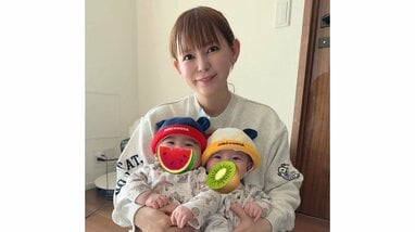 天使級な癒し」中川翔子 生後4ヵ月双子のぬくぬく姿でお散歩する様子