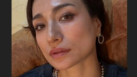 佐田真由美「首根っこつかみ…」娘によるワイルドすぎるメイク風景を公開！豪快ながらも洗練された仕上がりに「上手過ぎる！」