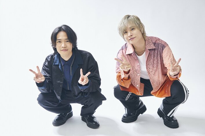 【写真】撮り下ろし！小野賢章と岡本信彦の写真を見る