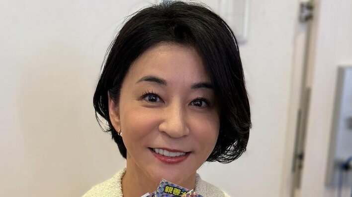 2児の母・高嶋ちさ子「急に大人に」16歳次男のムキムキな後ろ姿を披露！広大な海で親子休日を満喫する様子も「ホント大きくなってる」