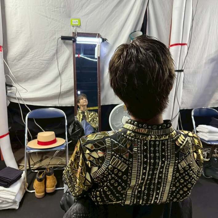 岩田剛典 “爆イケ”ライブオフショットを大公開！楽屋でのリラックス姿