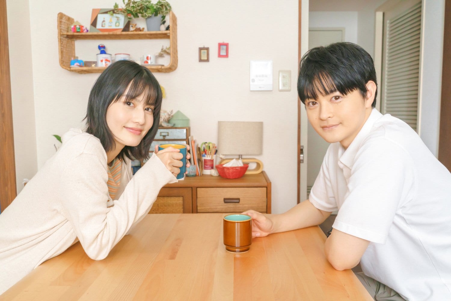 橋本愛と瀬戸康史がお互いを絶賛「憎めなくて癒される」「よく笑いよく食べる」ドラマ『にこたま』丁寧な生活を描くことで見えてくるもの