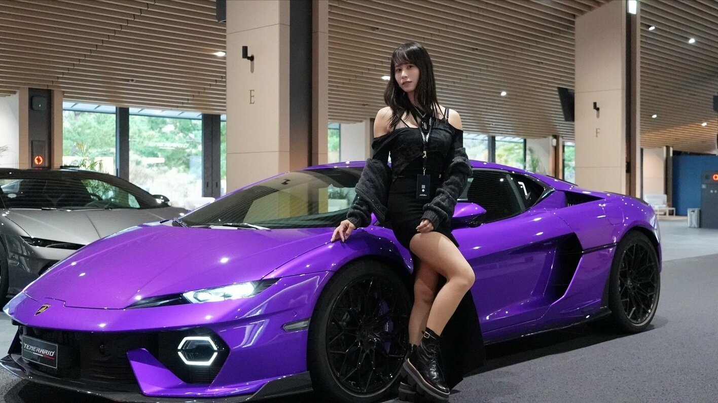 新型超高級車を衝動買い!人気YouTuber・あま猫 近未来感あるボディに目を奪われる車とのツーショットに「スゴすぎる!」と反響 | めざまし ...
