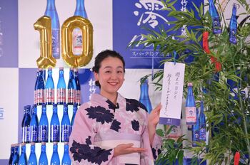 浅田真央が浴衣姿で短冊に願いを込める「過去の自分を…」