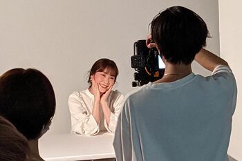 三上真奈アナ「夢みたい」JJとのコラボに感激も「不慣れでごめんなさい！」【女性アナカレンダー2022】