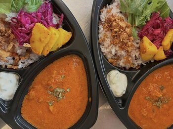 【別府温泉 杉乃井ホテル】大分のキッチンカーが今年も登場中！手作りカレーやとりキムチ丼など、多彩なグルメでプール後のひと休みを