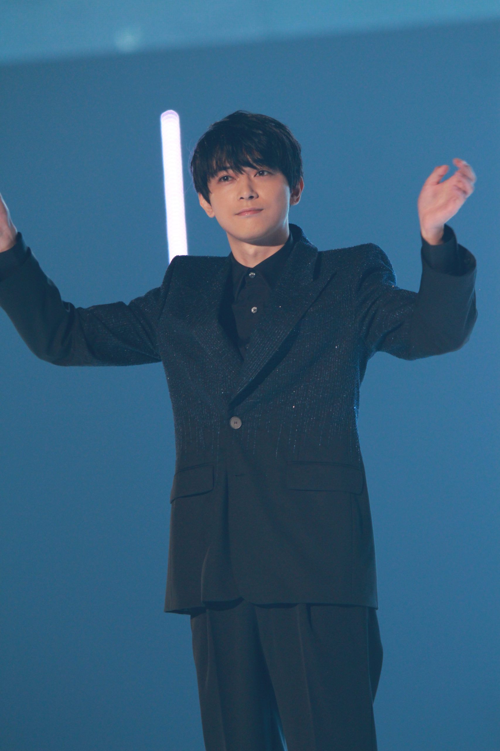 吉沢亮「めちゃくちゃ人がいる」黒スーツで4年ぶりのTGCオープニングを