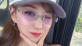 「腹筋が凄い」元AKB48・河西智美 ハワイでのお腹チラリショットを披露！開放的なスポーティーコーデに「憧れの体型すぎる」
