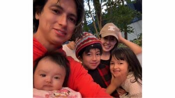 川崎希 生後3ヵ月次女がディズニーデビュー！シェリーメイのスタイを付けた姿や夫・アレクサンダーに抱っこされる姿も「やっぱり特別な一日」