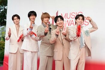 M!LK "滅ポーズ”も！佐野勇斗、塩﨑太智、曽野舜太、山中柔太朗、吉田仁人がさわやかなスーツ姿で登場！観客にスマイル【MAJ2026】