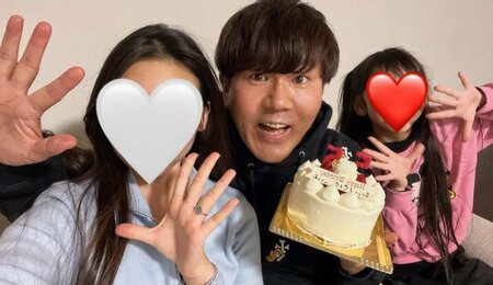 藤本敏史 13歳長女＆10歳次女との親子3ショット公開！幸せあふれるキス顔に「仲良すぎてにやけてしまう」「素敵な父娘」と反響