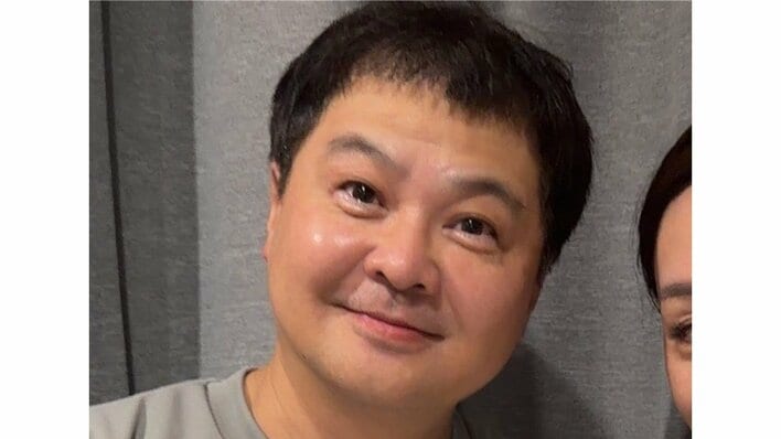 月亭方正 妻顔出し結婚記念日ショット公開！夫婦のTシャツをつなげると…「息ぴったり」な仲睦まじい銀婚式のお祝いに「写真かわいい」