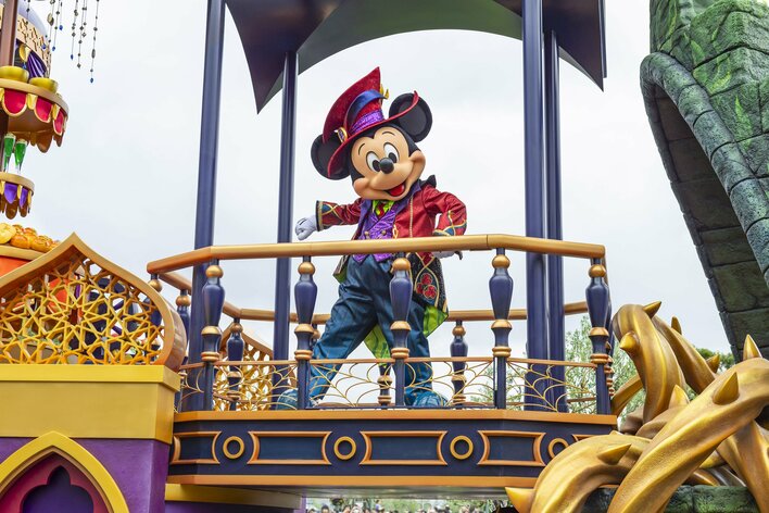 ディズニーでハロウィンイベント開催！ダッフィーたちが登場の