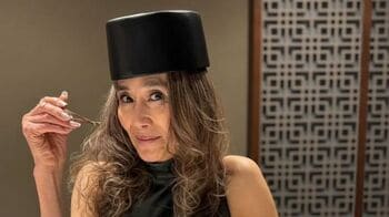 萬田久子　66歳の誕生日を報告　ノースリーブのタイトワンピで肩だしショット公開！ファンからは「メーテルそっくりです」の声