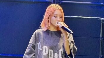 「カッコよ！」倖田來未(42)“絶対領域”あらわなライブリハ姿を公開！中国を満喫するオフショットに中国人からも熱いエール