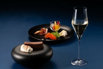 【ホテルグランヴィア大阪】16時からのご褒美セットが新登場！お仕事帰りやお食事前の“ちょっと1杯♪”を叶える「イブニング スイーツソワレ＆プチセイボリーセット」