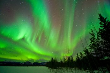 ９月のシルバーウイーク５連休に行く！　貸切チャーター機に乗って雲の上からオーロラ観賞！一生に一度は見てみたい「宇宙の神秘」カナダ・ホワイトホース６日間