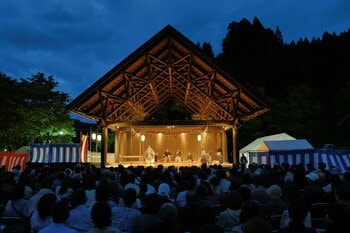 【福井県池田町】地域に根差す民俗芸能や人間国宝の舞が約400人の観客を魅了　「能楽の郷 池田 皐月薪能」を開催しました