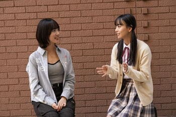 “ヨコ西ガール”を演じる並木彩華＆松本麗世 「共感できる部分を見つけながら、身近な存在として見てもらえたら」『横浜ネイバーズ』