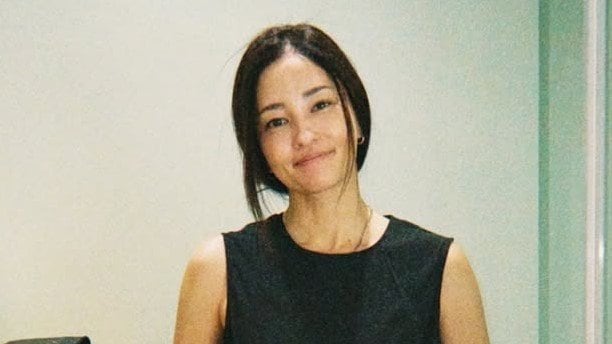 「セクシーすぎる」黒木メイサ 腰開きのタイトな黒ノースリーブワンピ姿を公開！肌見せした大人の魅力あふれる姿に「素敵です」