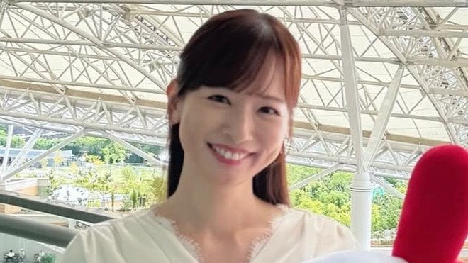 皆藤愛子 おちゃめな“チュー顔”を公開！白ワンピ姿でキャラクターになりきった遊び心あふれる表情のショットに「キュート」「最高」