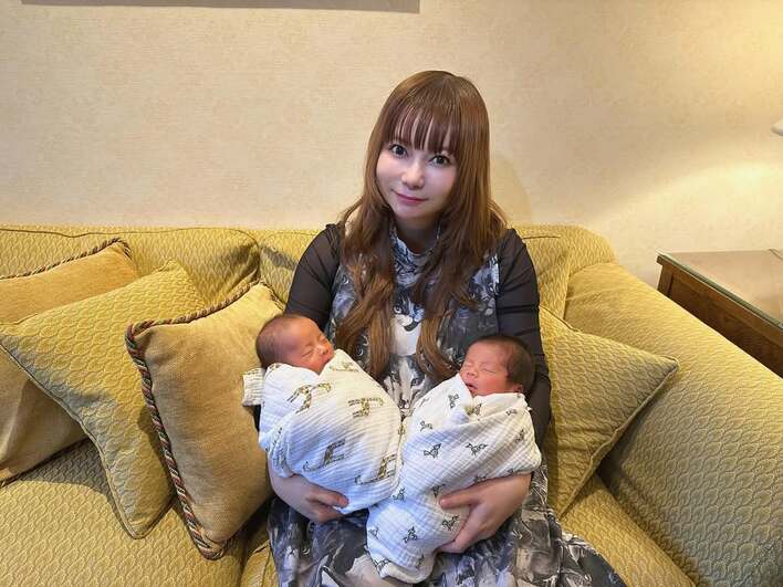 【画像15枚】“絶対にイケメンになる”中川翔子の双子のキュートな寝顔ショットを見る