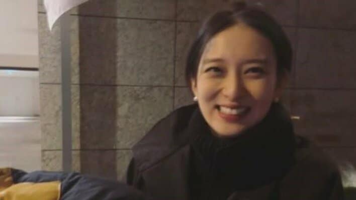 【画像5枚】「変わらず綺麗」3児の母・武井咲 美スタイル際立つタイトドレス姿のオフショットを見る