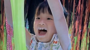 ののちゃん “スライムの中に入った”姿を公開！？韓国旅行で妹とドキドキ顔で“びよ〜ん”とスライム遊びを満喫「いい表情」