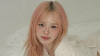 NiziU・RIO ピンクヘアでパック姿のオフ感あふれるショット披露！うるうるな瞳で見つめた“ゼロ距離”どアップ自撮りも公開し「ビジュ最高♡」