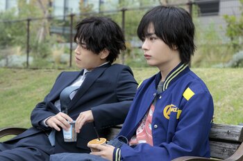 ＜コラム＞『横浜ネイバーズ』時間がありあまってる暇な青年・ロン（大西流星）の造形と刑事・欽ちゃんの（原嘉孝）の“お兄ちゃん感”が素晴らしい