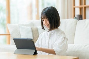 暖かいおうちで学ぶ！オンラインレッスン料金30%ポイントバック、12月19日「カフェトークの日」キャンペーン