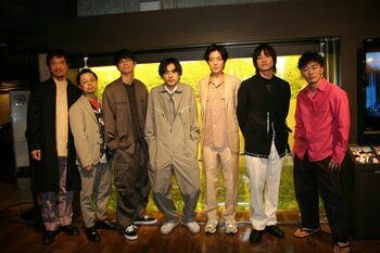 成田凌 「“赤フン”で踊るシーンはすごい幸せだった」と語るも、若葉竜也は「もう着たくない（笑）」