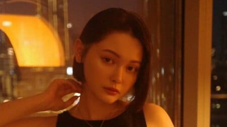 玉城ティナ 背中ざっくり開き黒ドレス姿で美スタイル披露！夜景バックにアンニュイな表情を浮かべる“色っぽショット”に「素敵」と絶賛の嵐