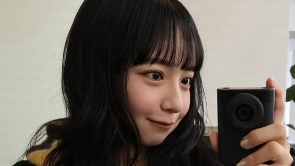 山之内すず 自宅テーブルに“巨大食材”が鎮座！部屋とのギャップある二度見不可避の存在感に「ギター持ってるのかと」「ここまでとは凄すぎる」