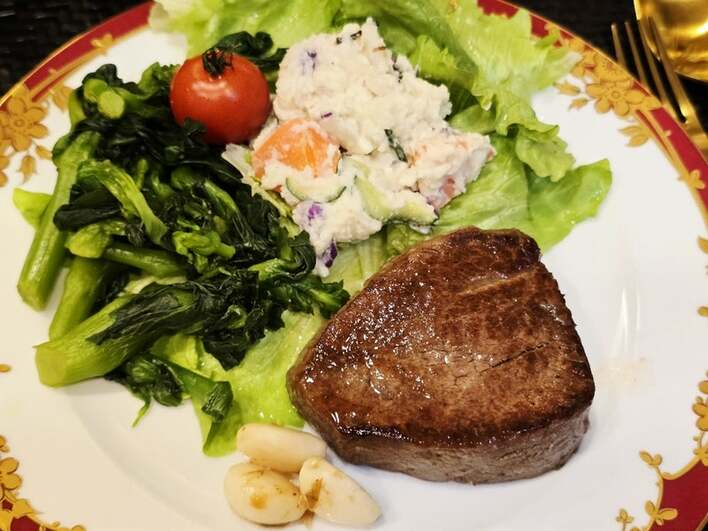 【画像10枚】「連日豪華食」入院中の高橋英樹(81) ヒレステーキに中トロ 妻の贅沢飯を見る