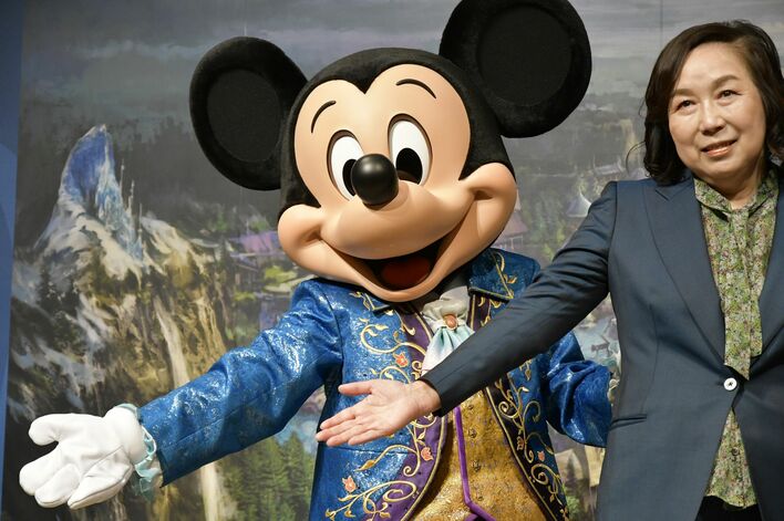 ミッキーマウスとミニーマウスの新衣装を初公開 東京ディズニーシーで4