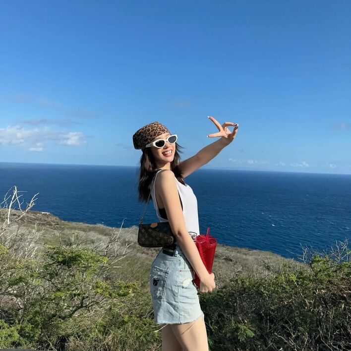 スタイルレベチ」中町綾 オフショルビキニ姿披露＆誕生日を報告 ハワイ