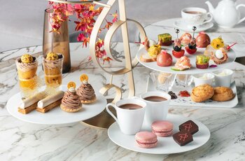 「ピエール・エルメ・パリ」コラボレーション アフタヌーンティー第二幕―濃厚なバニラと甘酸っぱい果実が奏でる、秋のハーモニー―