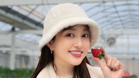 2児の母・菊地亜美 夫が抱っこした0歳次女のおちゃめショット公開！いちご狩りに夢中な5歳長女など家族の幸せあふれる日常に「ほほ笑ましい」