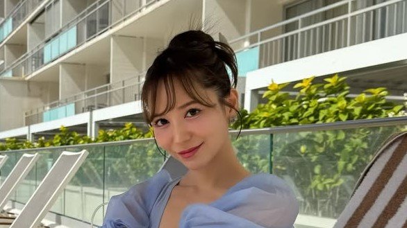 －28キロの産後ダイエットが話題！元AKB48・河西智美 水着姿でハワイのプールサイドにたたずむショットに「スタイル良すぎ」「似合ってます」と反響