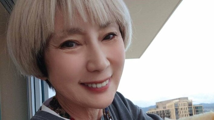 「抜群に美味しい」秋野暢子 目の前に海広がる高層階ベランダでおしゃれモーニング披露！具材ゴロゴロのハワイのサンドイッチやほうれん草のごまあえを披露