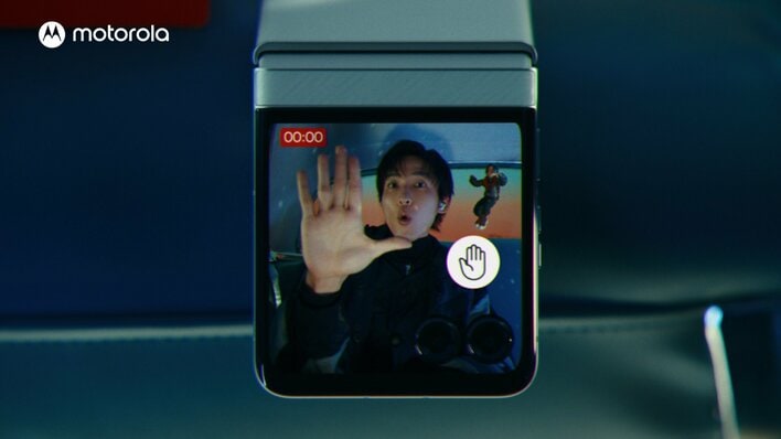 目黒蓮が“ミニREN”と車内でパーティータイム！全身でリズムを