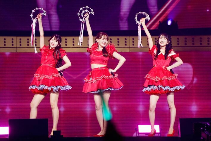 高橋みなみ・指原莉乃・小嶋陽菜ら“アイドル復活”も衣装が外れる