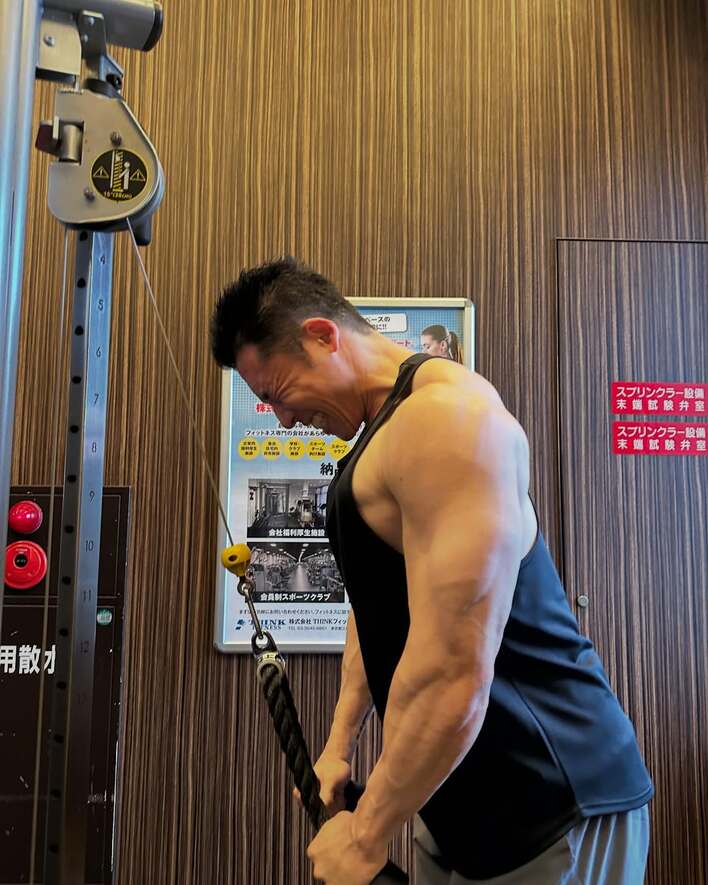 超ムキムキボディー”なかやまきんに君 血管が浮き出た上半身