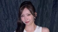 NiziU・MAYUKA へそピがキラリ 引き締まった腹筋披露！スタイル際立つライブオフショットに「スタイル良すぎ」