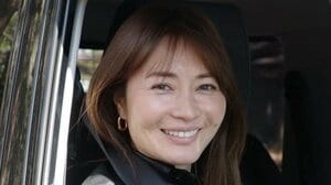 新山千春 迫力満点な愛車との2日間約1000キロ旅を報告！重厚ボディーの大型車を爽やかに乗りこなす姿に反響「かっこいい！」「似合う♡」