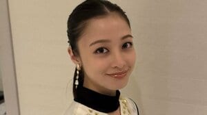 橋本環奈 マネージャーに見せたオフ感漂うとびっきりの笑顔に反響！「デコ出し珍しい」雰囲気変えたオールバックのヘアスタイルに「惚れ直しちゃう！」
