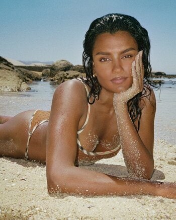 【BURBERRY】HUNZA Gとのコラボレーションによる新作スイムウェアのカプセルコレクションを発表