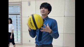 【ドジっ子磯村勇斗】堀田真由とバスケでシュートを決めるも…おちゃめな姿に「オチが最高！笑」の声『ぼくほし』